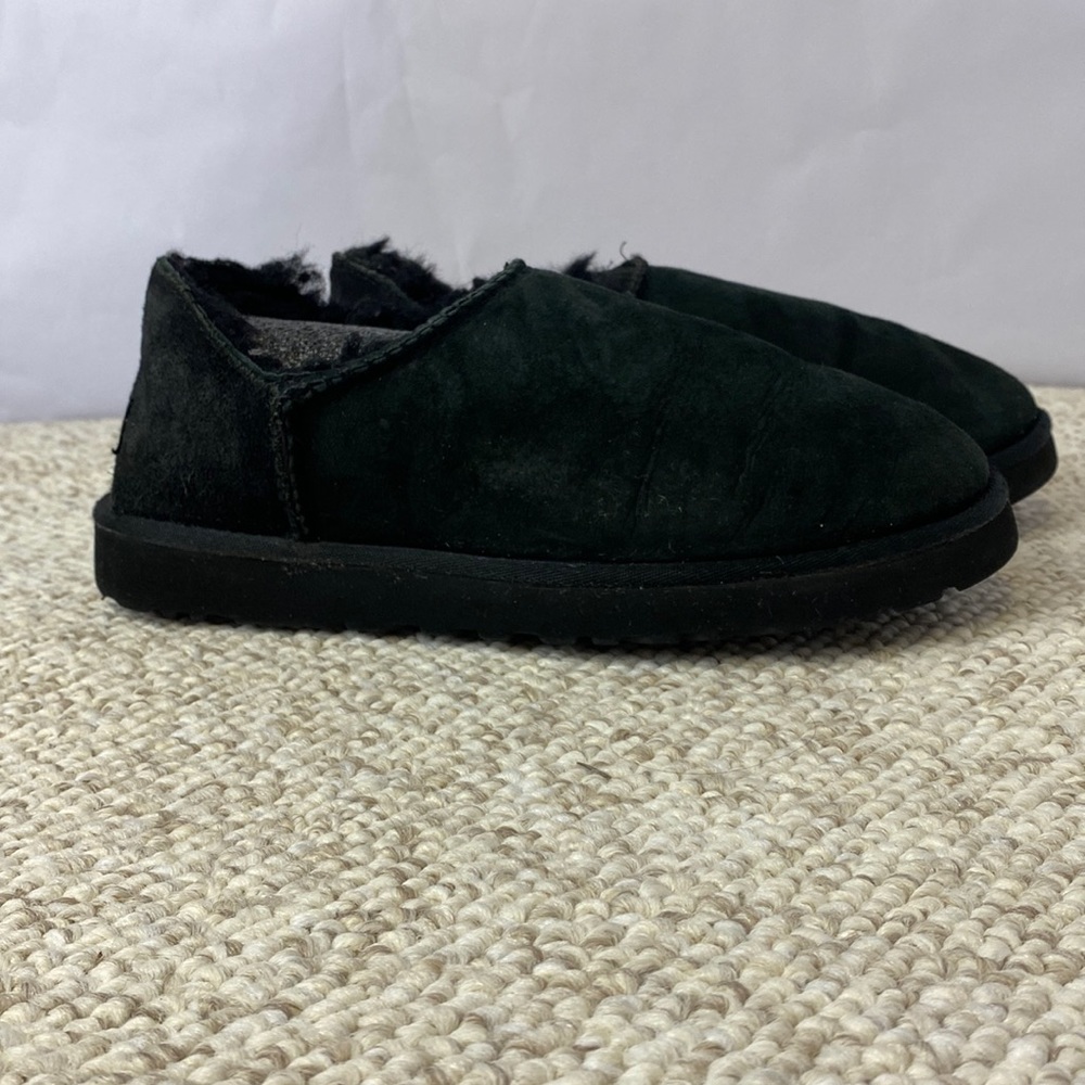 Ugg size 8 leather sheepskin shoe black